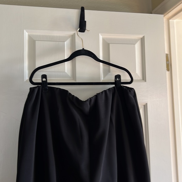 Yours Clothing Petite Woman’s ribbed pull on elastic waist pants. - Picture 3 of 6